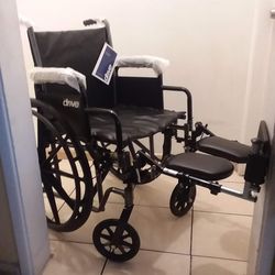 DRIVE SILVER SPORT II WHEELCHAIR 18" WIDTH ELEVATED LEGREST