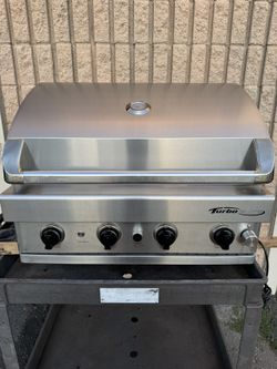 Barbecue Galore 32” Turbo Elite 5 knob natural gas grill