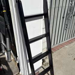 Bunk bed ladder