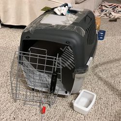 Air travel-friendly dog kennel