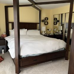 King 4-poster modern canopy bed w/end tables and dresser