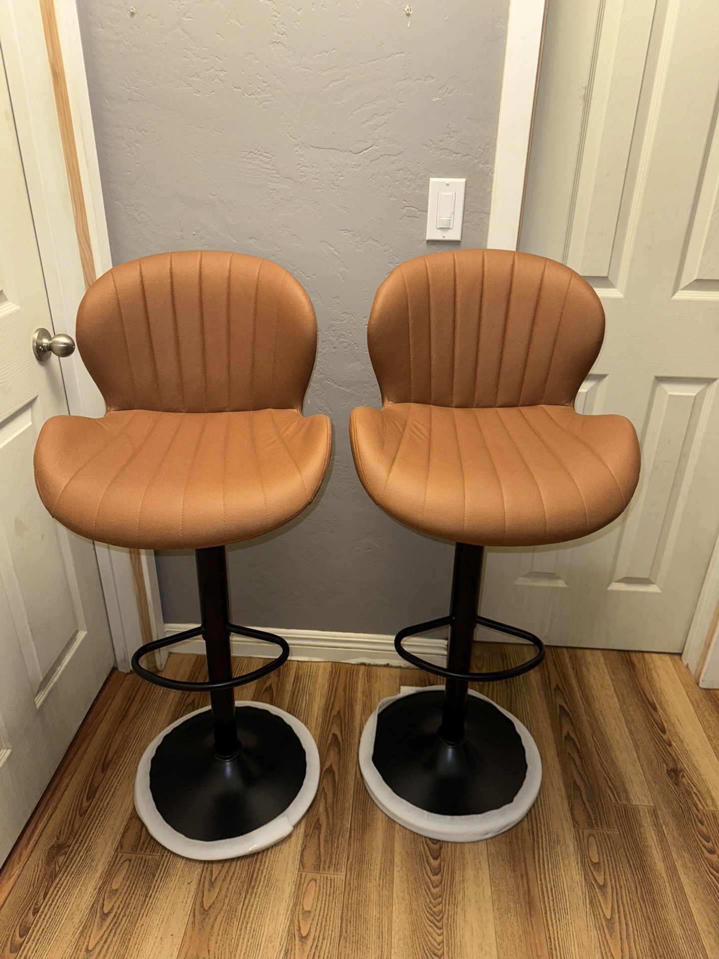 Bar Stools Set of 2 Modern Swivel Bar Chairs, Barstools Counter Height with High Backrest, Easy 3-5 Minute Assembly for Bar, Kitchen, Dining Room