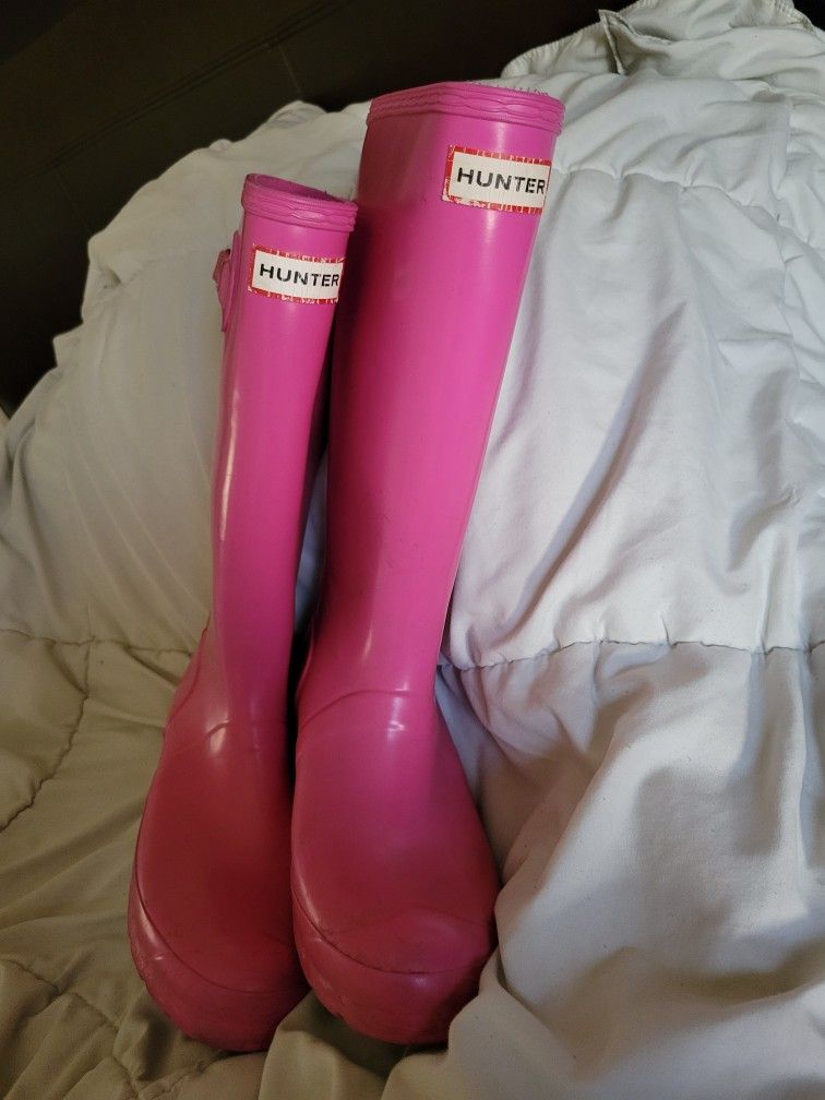 GIRLS HUNTER BOOTS - 9/10 CONDITION 