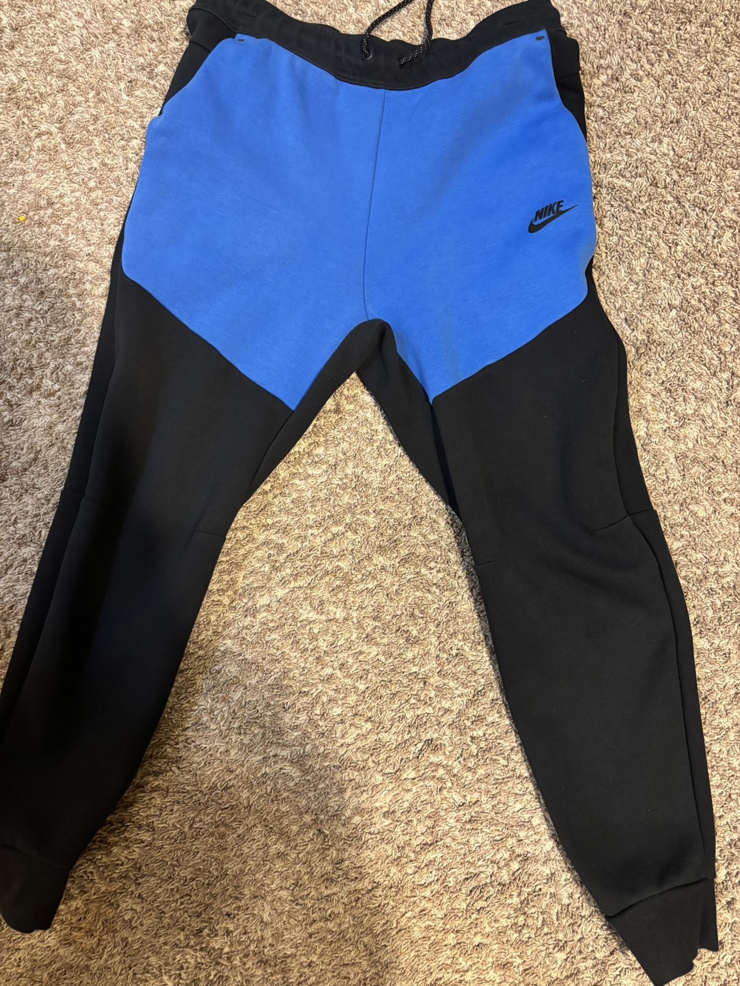 nike tech sweatpants 