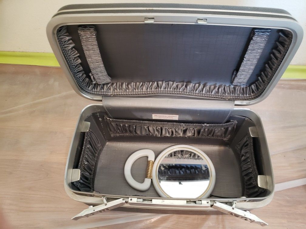 Vintage Samsonite Silhouette Gray Hard Shell Makeup/Train Case
