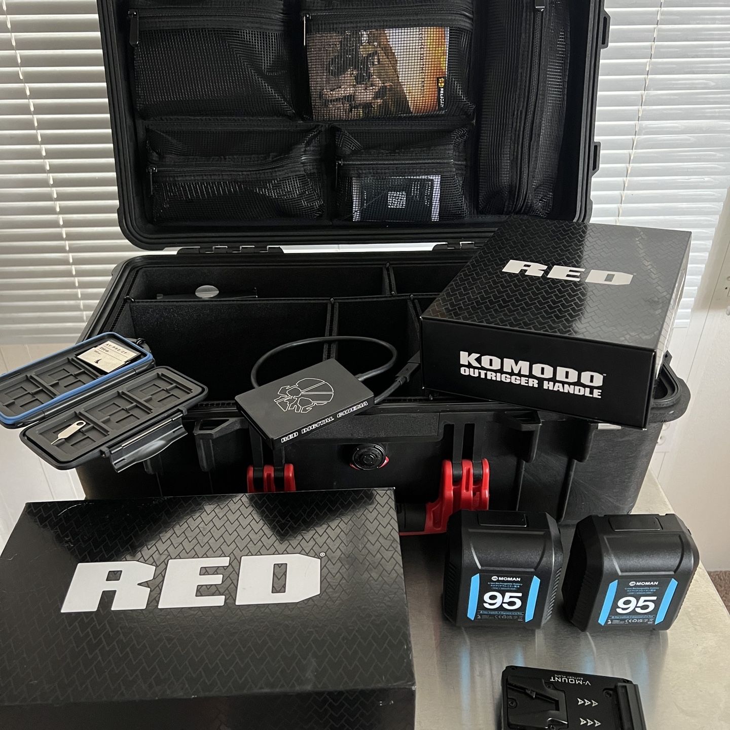 *NEW* RED KOMODO 6K Camera Package with Accessories (Canon RF/EF)