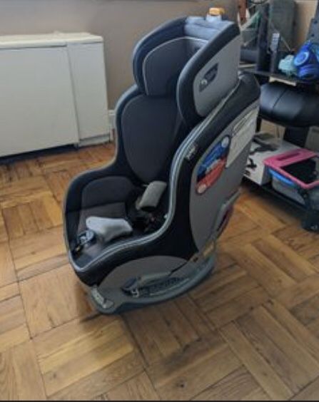 Baby Car Seat Chicco Nextfit Zip Convertible
