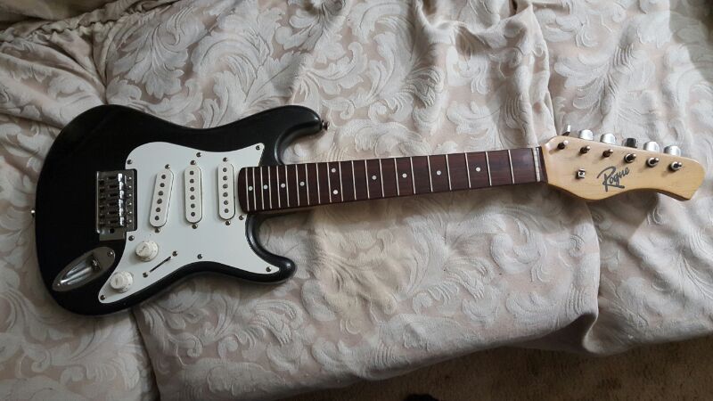 Mini strat. Rogue neck. 3/4 scale.