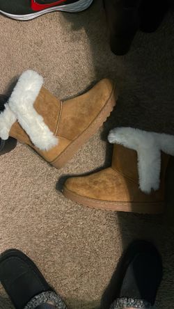 New Women’s Furry Boots