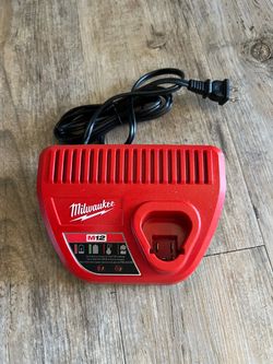 Milwaukee M12 Battery Charger Hablo Español