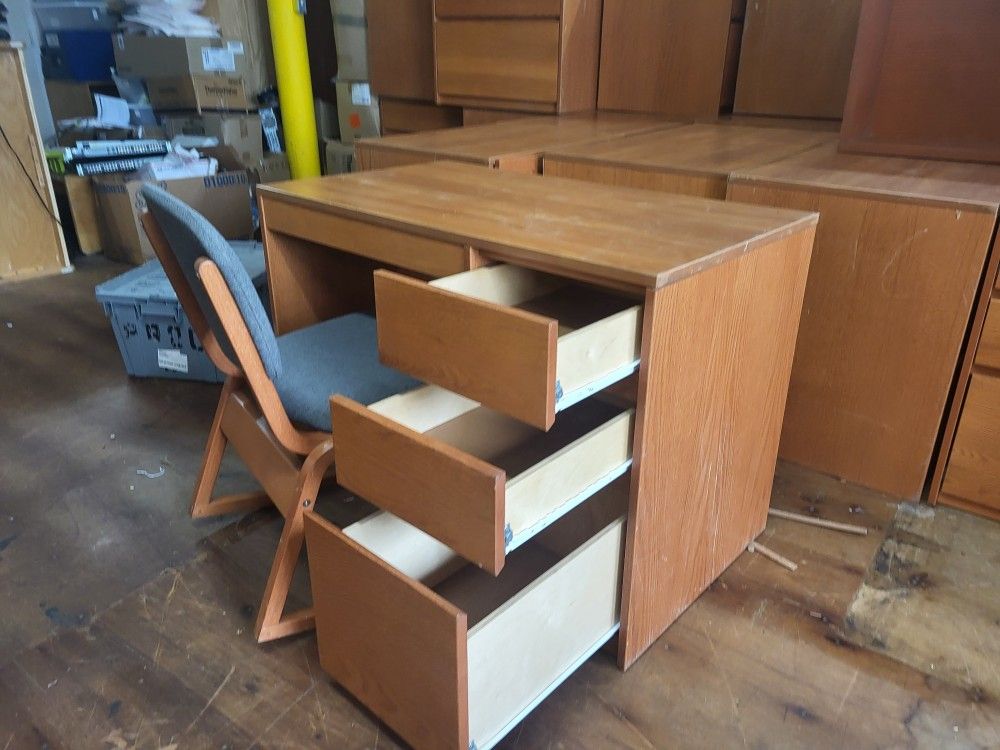 COMPLETE DESKT AND CHAIR SETTING (HOME 84)