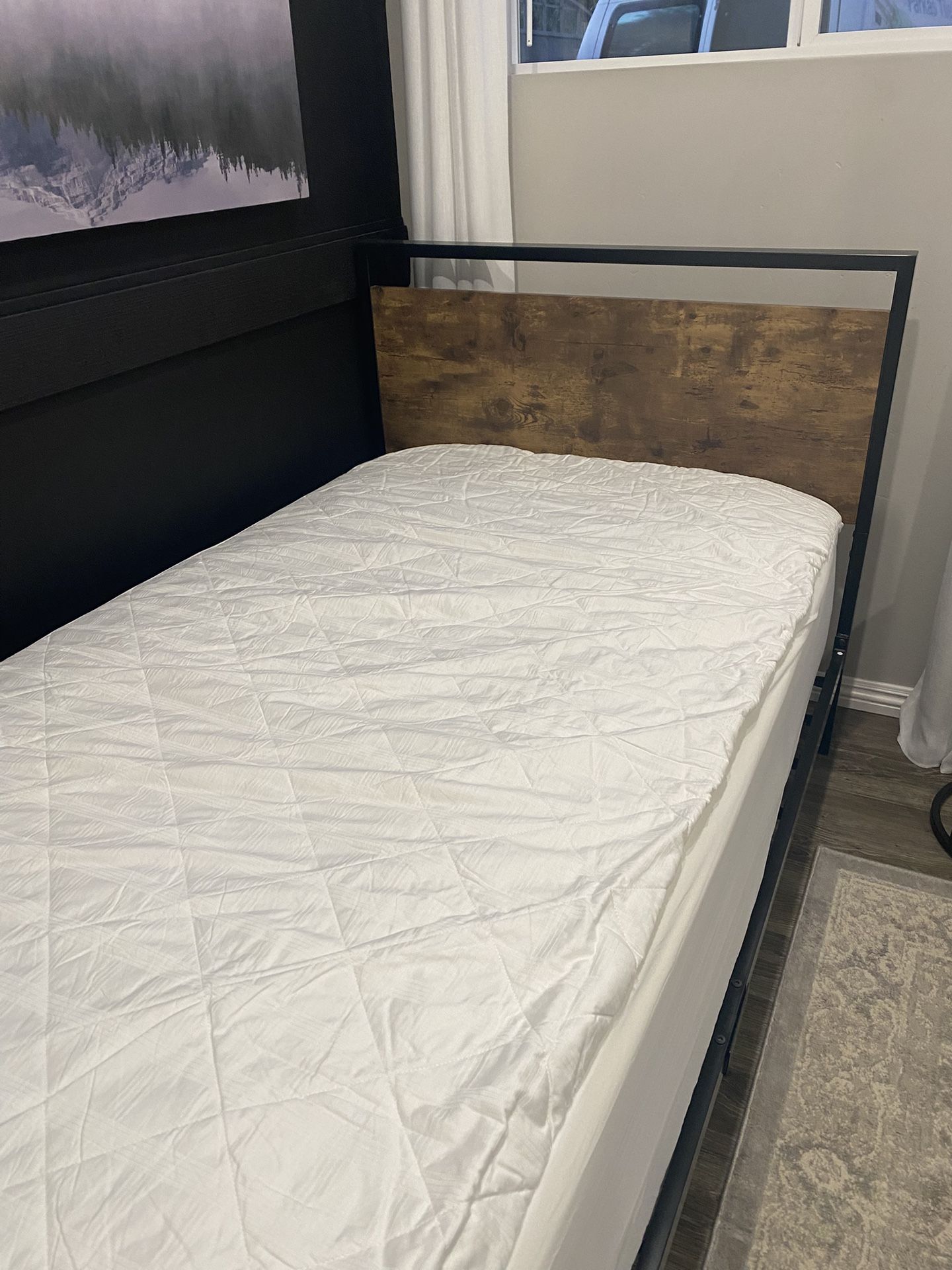 Twin Bed In Excellent Condition 