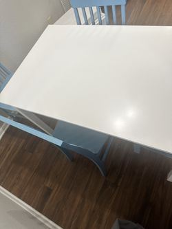 Furniture/Dining Table 4 Sale.