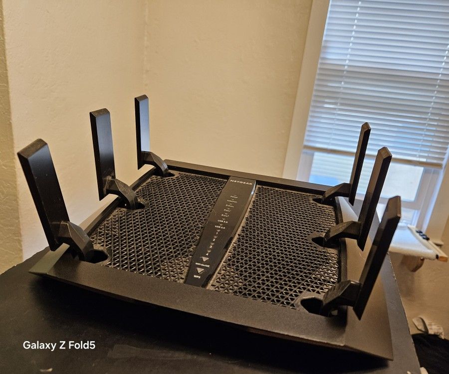 NETGEAR Nighthawk X6 Smart Wi-Fi Router (R8000) 