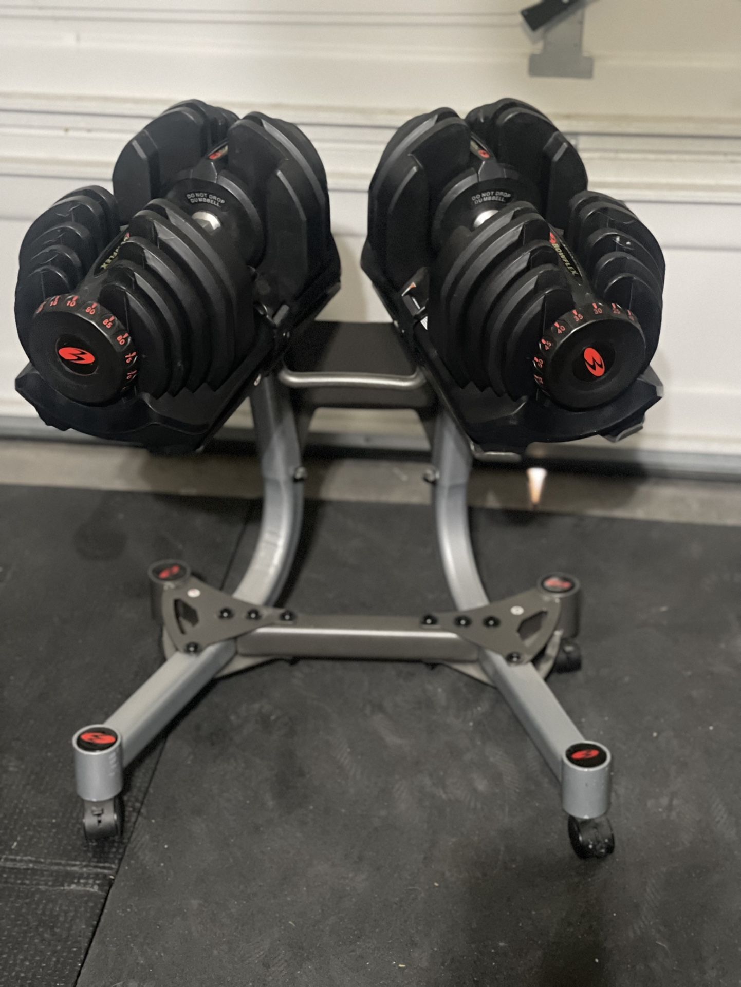Bowflex 1090s  Comes With A Stand With Wheels