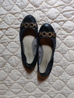 Tahari Black Flats Size 5