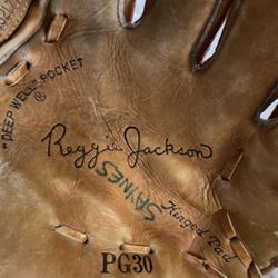 RARE Vintage Rowlings PG30 glove Signed by NY Yankees Hall of Famer “Reggie Jackson”