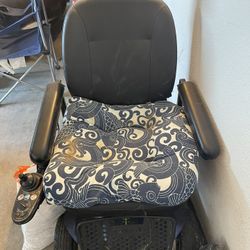 Electric wheelchair with battery 