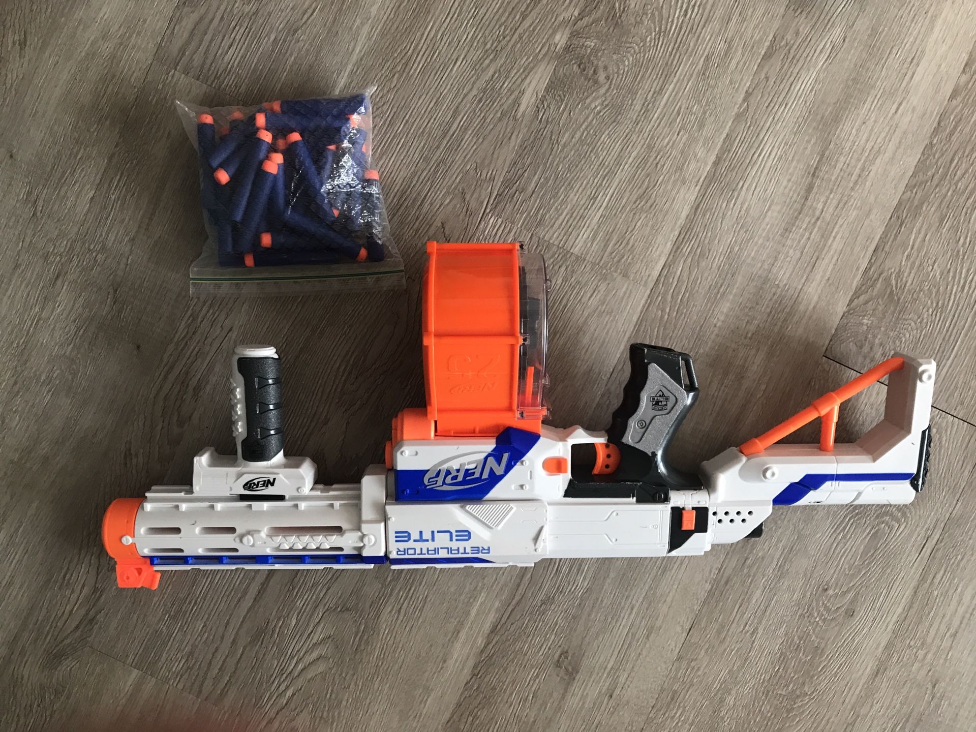 Nerf gun with darts