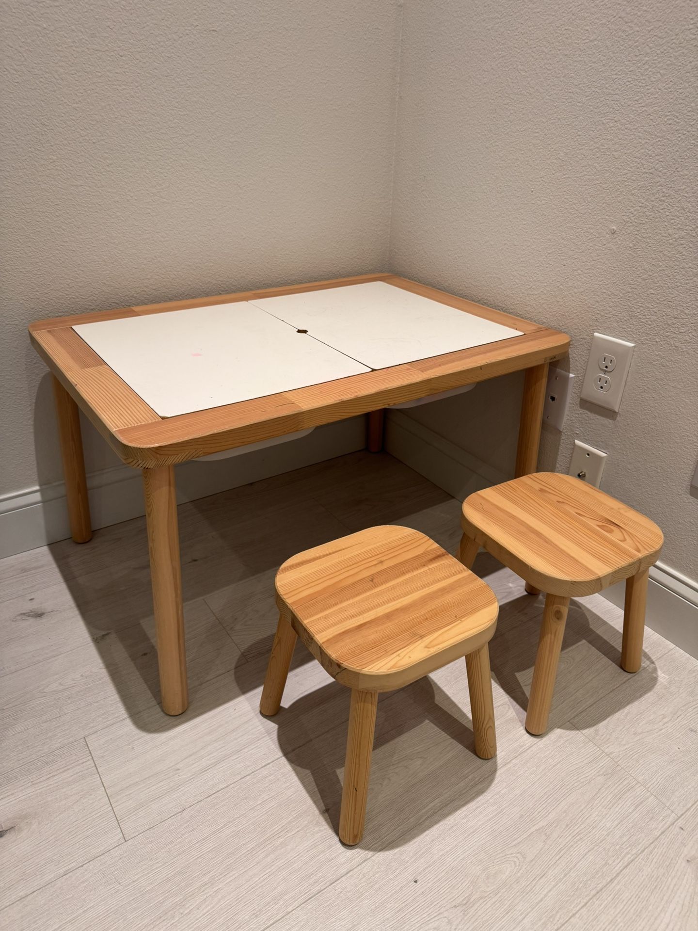 Children's table, 32 5/8x22 7/8 "