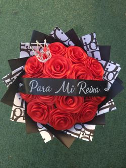 Para Mi Reina Eternal Rose Bouquet