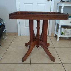 Nice Vintage Antique Victorian Wood End Table.