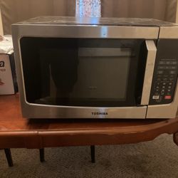 Toshiba 2.2 cu. ft. 24.4'' Microwave Oven in Stainless Steel
