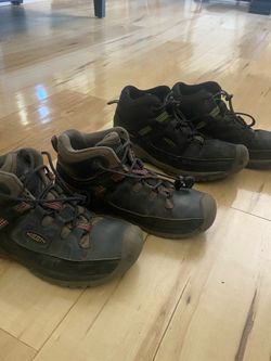 Keen kids hiking boots size 4
