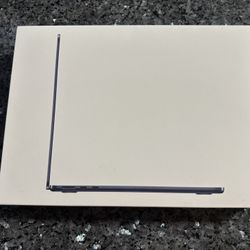 New Apple MacBook Air M2 13” 256GB Midnight