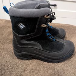 Boys, Teen Columbia Winter/Snow Boots Size 6....$40 Cash