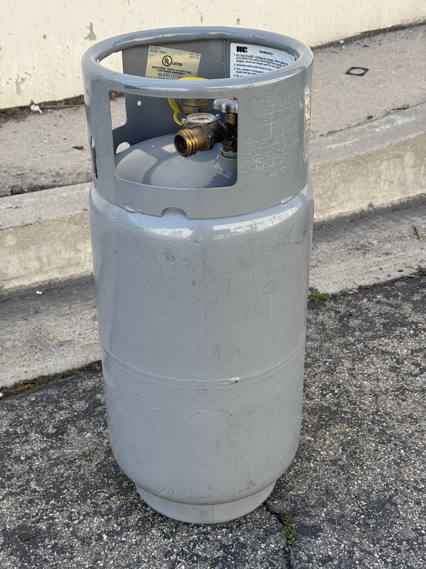 Propane Tank 8 Gallon Horizontal For Forklift And Other Equipment Great Condition