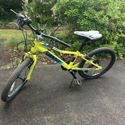 Giant XTC Jr Bike- Kids Mountain  Bike With Gears