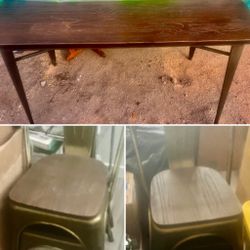 Dining Room Table &  Chairs