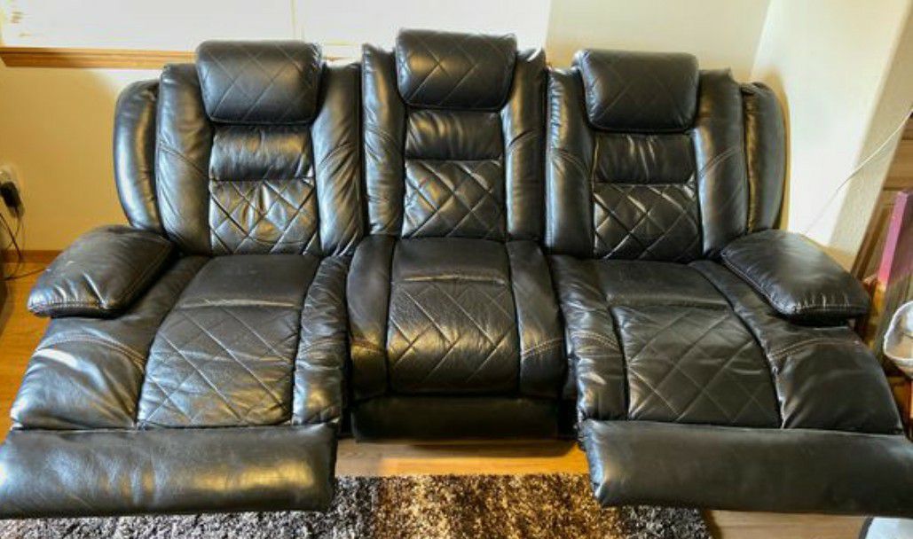 Electric powered reclining couch