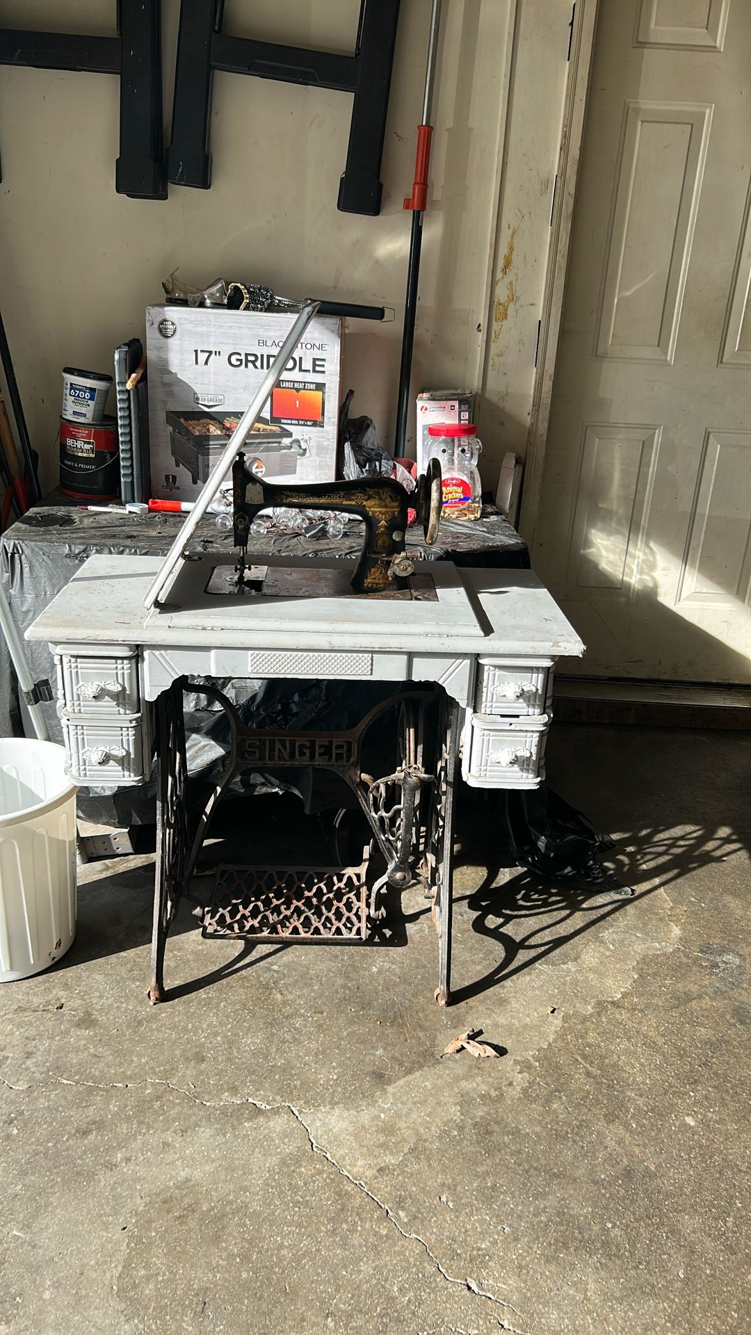 Singer Sewing Machine 