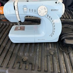 Kenmore Mini Sewing machine 