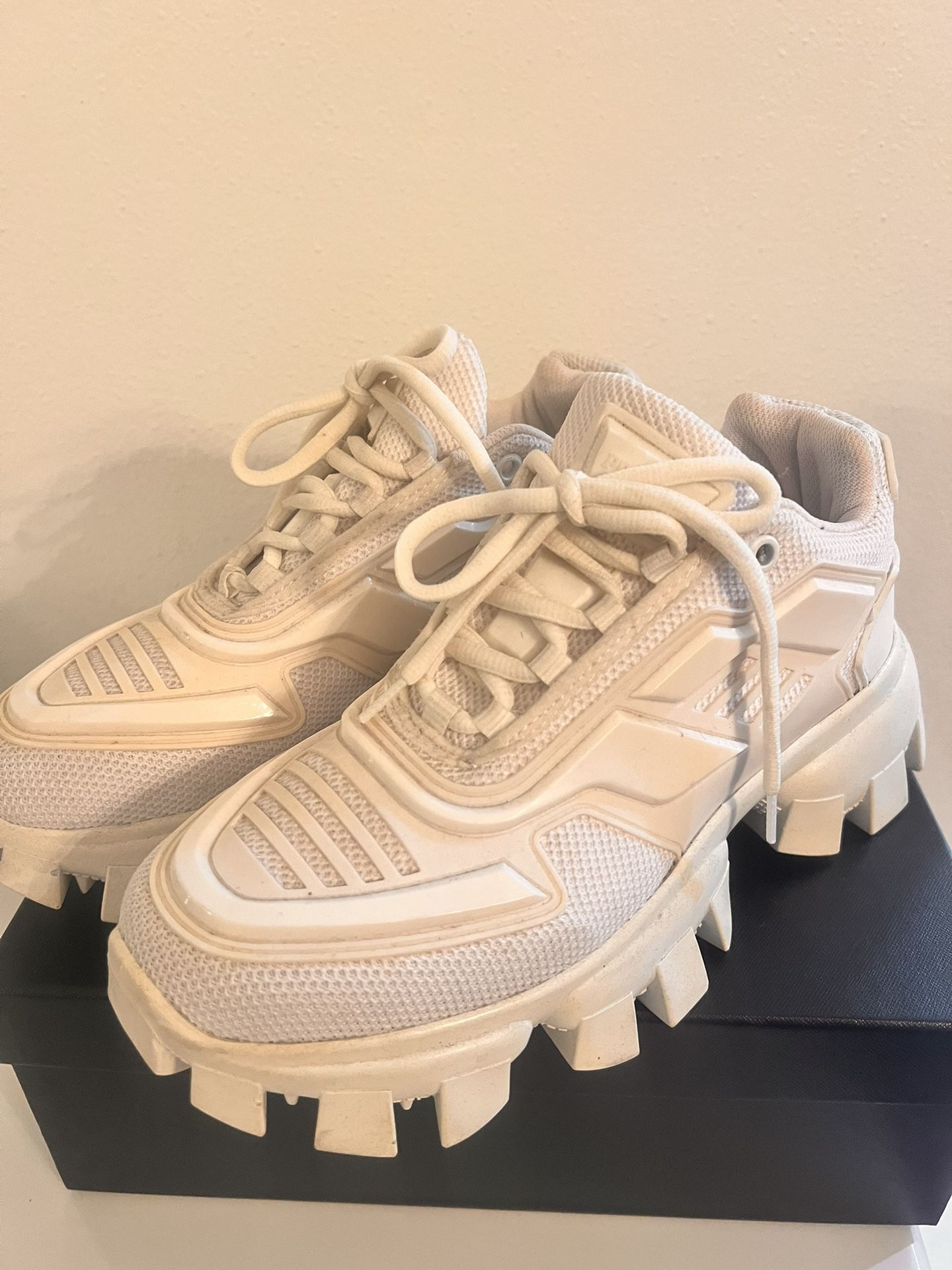 Sneakers Size 8.