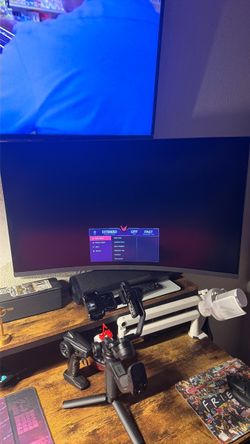 Brand new LG Ultra Gear 32 inch curved monitor180hz QHD 1440P