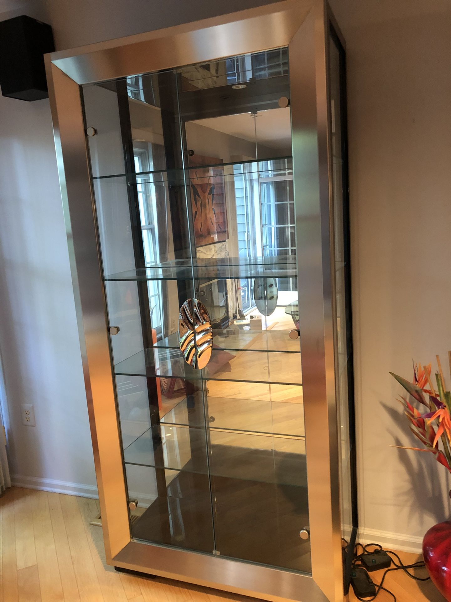 Beautiful, Contemporary Cristallo Curios w/ Glass Shelves & Mirrored Back