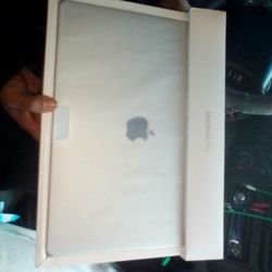 Apple MacBook Pro M4 Clip