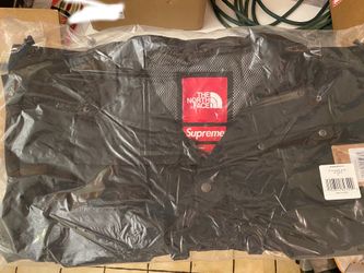 Brand new Supreme x TNF Jacket Size Small