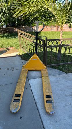 Yellow Manual Pallet Jack