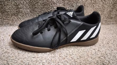 Adidas indoor soccer shoes size 6