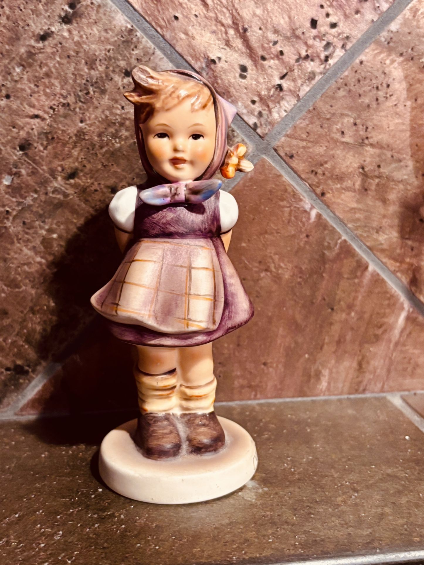 Vintage Porcelain Figure « Which hand? « (1963)