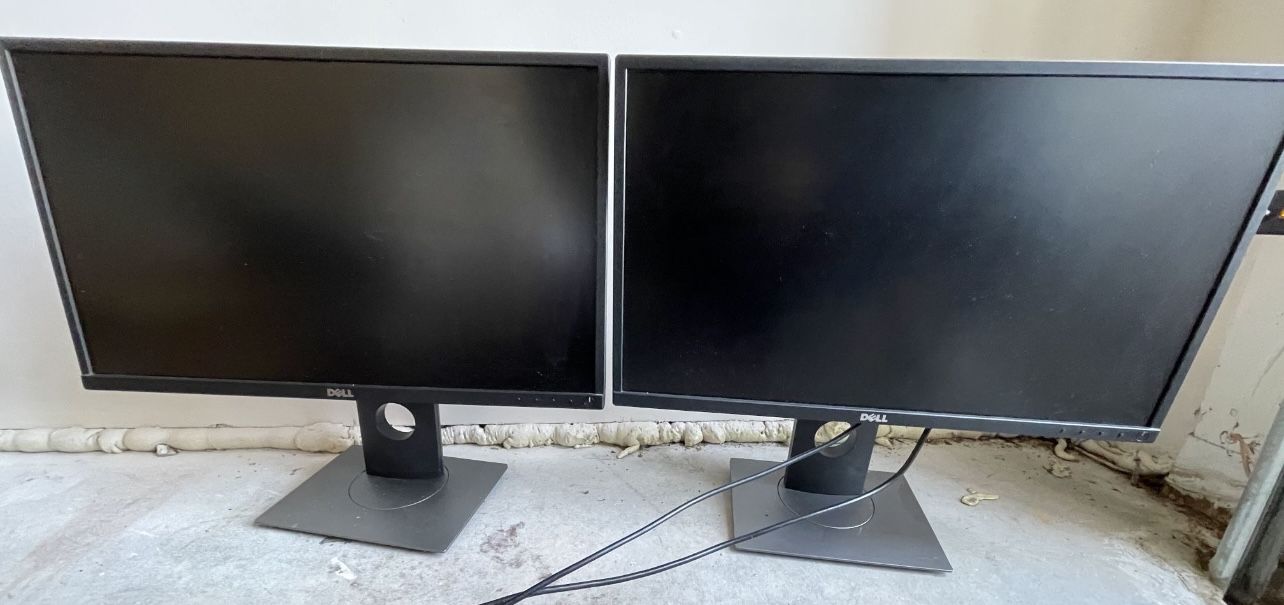 Two Dell Monitors (U2715H Dell 27)
