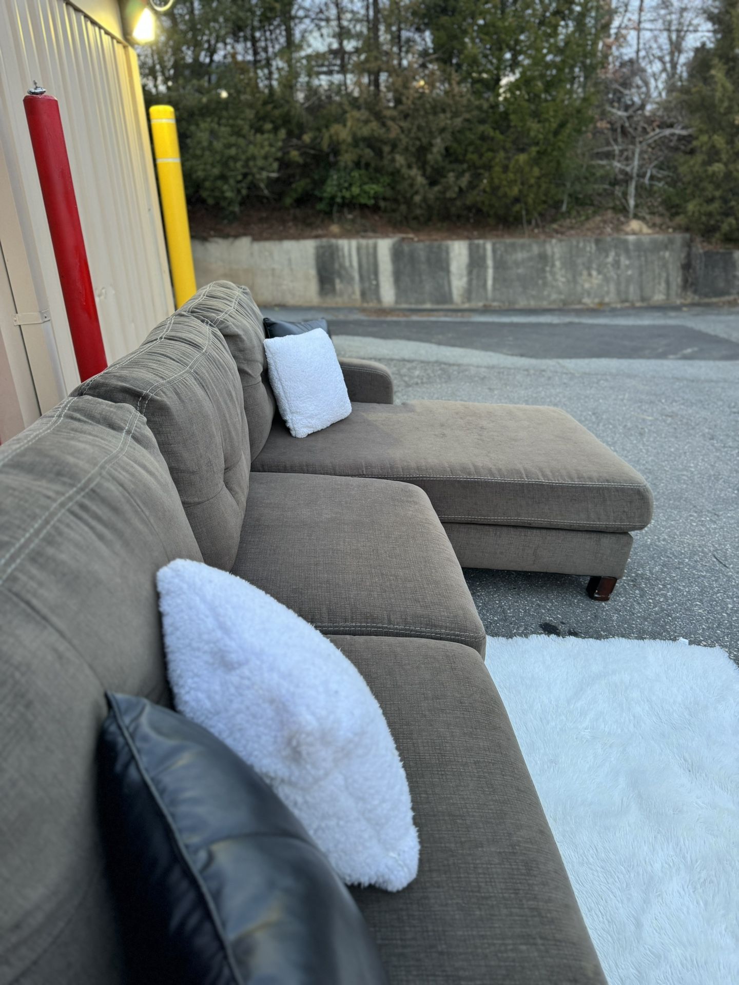 (Delivery) Sectional Couch/Sofa With Chaise for Sale in Mount Holly, NC OfferUp