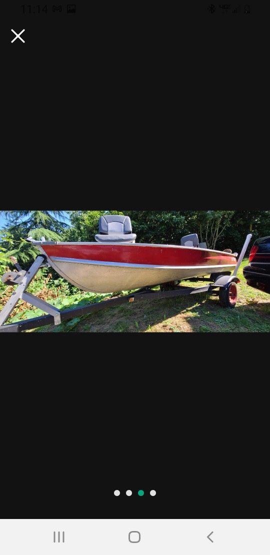 12 FT  Aluminum Fishing Boat Need To Sell ASAP Can't Have At My Apartment Make Me An Offer