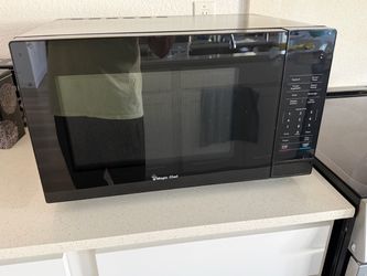 Magic Chef Black Countertop Microwave