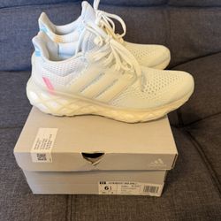 Ultraboost Web DNA.  Juniors 6.5