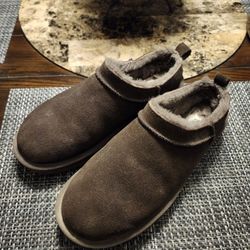 UGG
BEAUTIFUL ! Classic Micro Suede Booties Women's 9